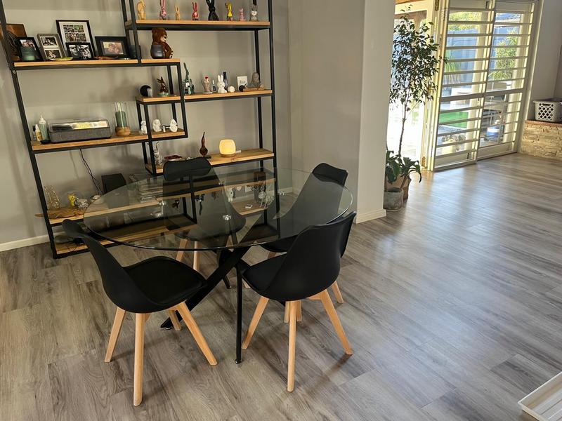 To Let 3 Bedroom Property for Rent in Uitzicht Western Cape